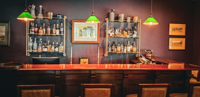 Colonial Bar at Legendary lodge